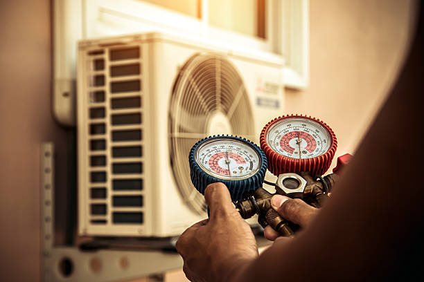 Professional Ac Installation technician working in Washington Navy Yard, DC
